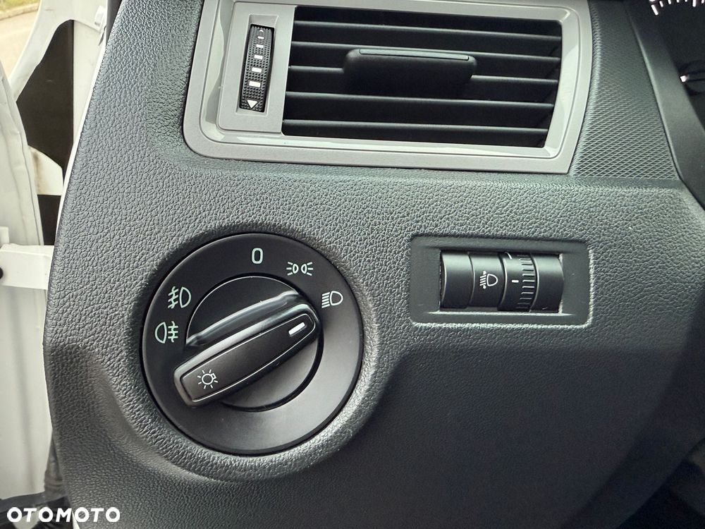 Skoda RAPID 1.2 MPI Ambition - 27