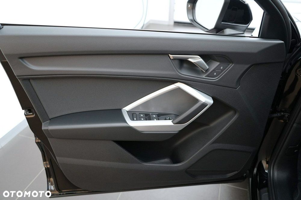 Audi Q3 Sportback - 11
