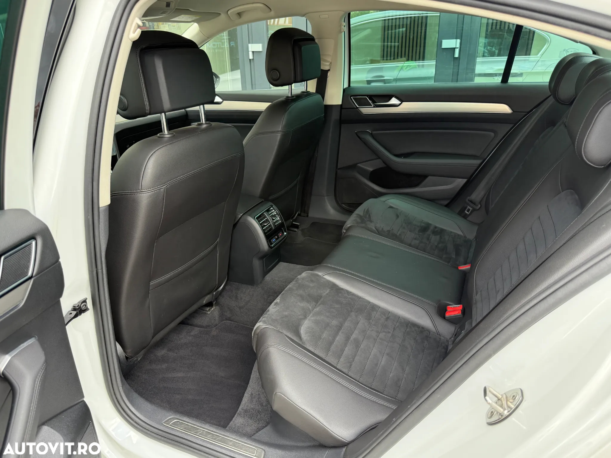 Volkswagen Passat 2.0 TDI DSG Highline - 11