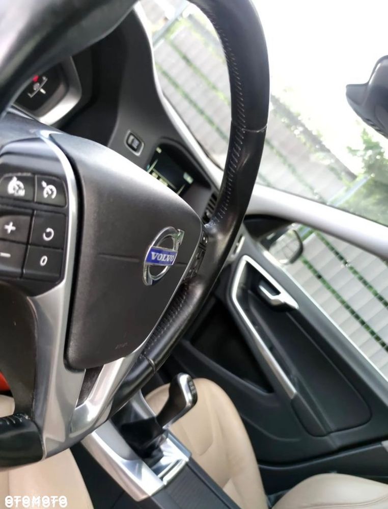 Volvo V60 D4 Momentum - 15