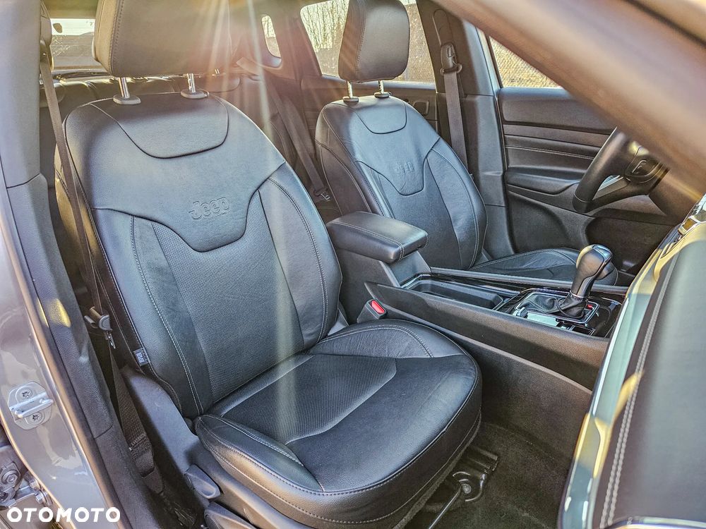 Jeep Compass - 30