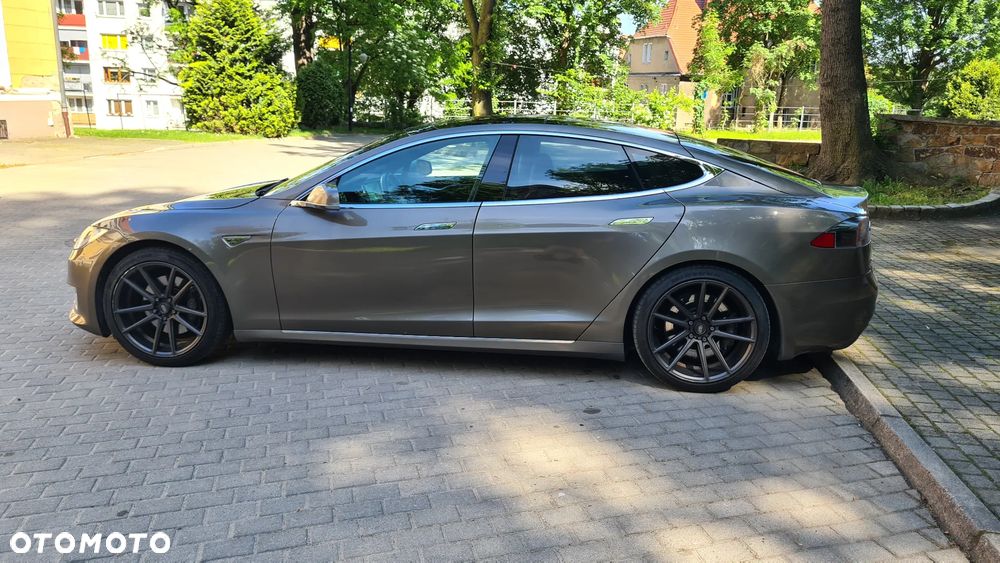 Tesla Model S - 14