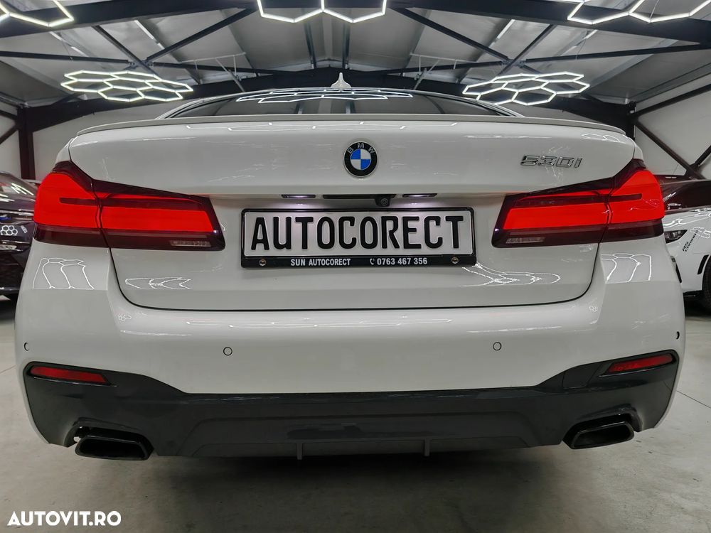 BMW Seria 5 530i AT MHEV - 38