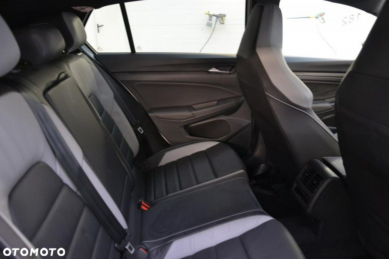 Volkswagen Golf - 21