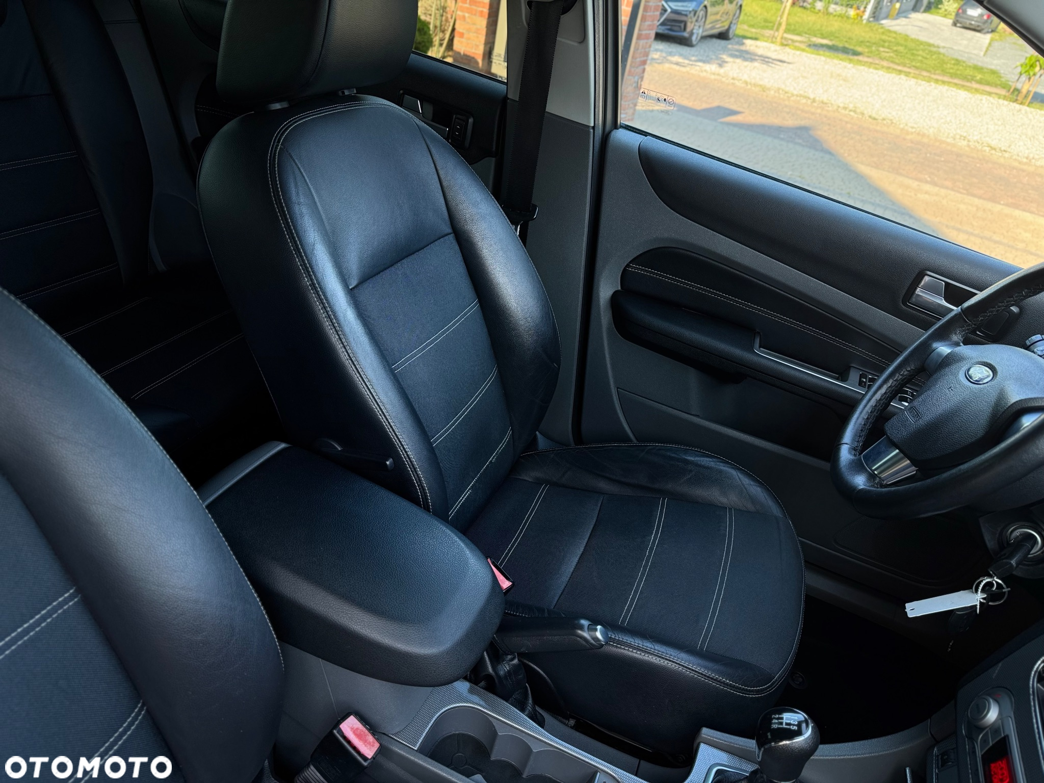 Ford Focus 2.0 ZX5 SE - 28