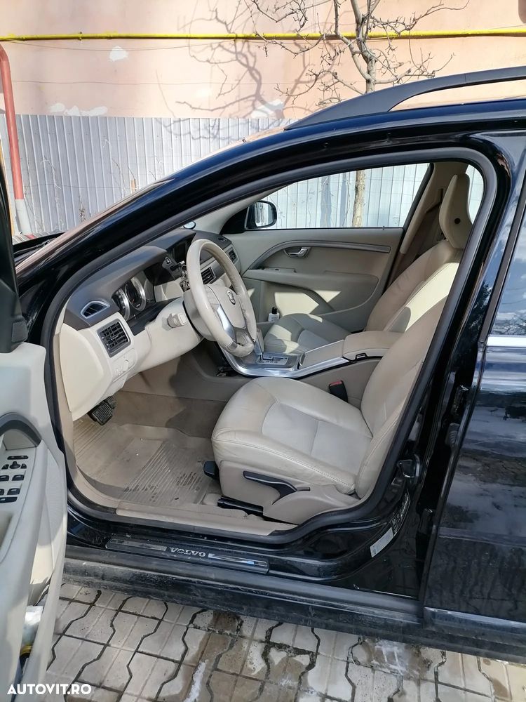 Volvo V70 2.5T Aut. Momentum - 5
