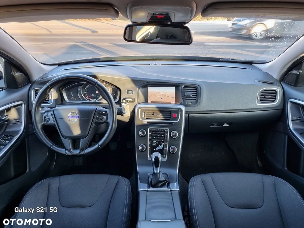 Volvo V60 D2 Momentum - 11