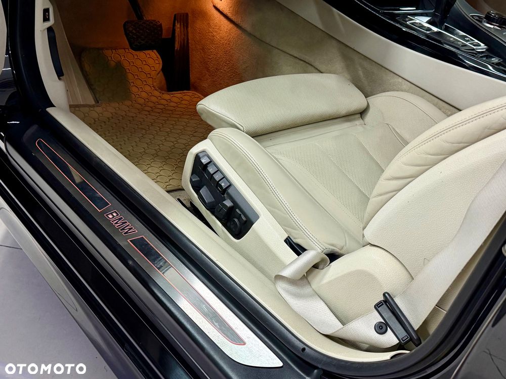 BMW Seria 6 650i - 32