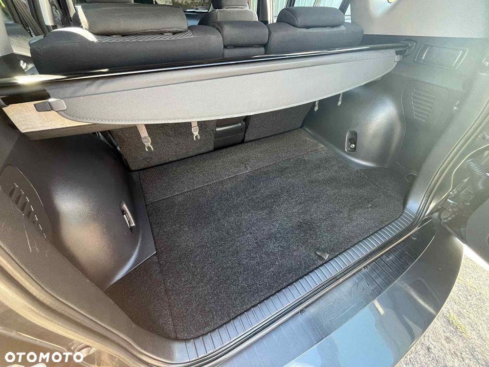 Toyota RAV4 2.2 D-4D 4x4 Sol - 17