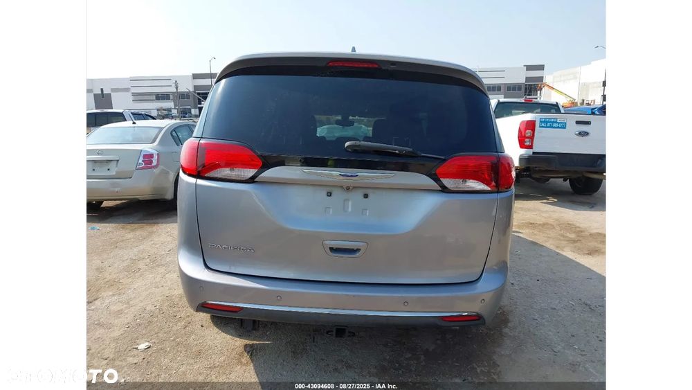 Chrysler Pacifica - 14