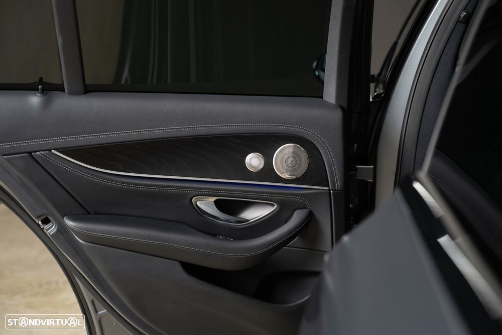 Mercedes-Benz E 300 - 43