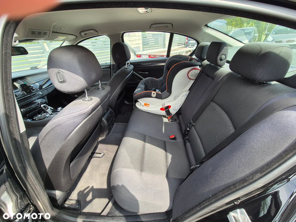 BMW Seria 5 518d Business Edition - 14