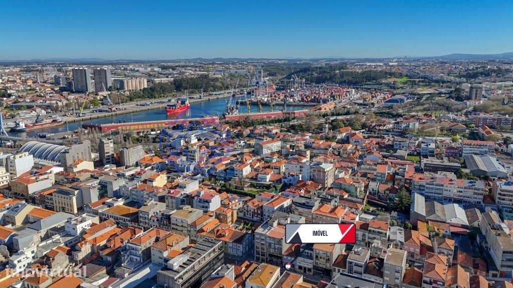 Moradia na Rua Brito Capelo, zona pedonal de Matosinhos, a 5 min a pé - Grande imagem: 3/26