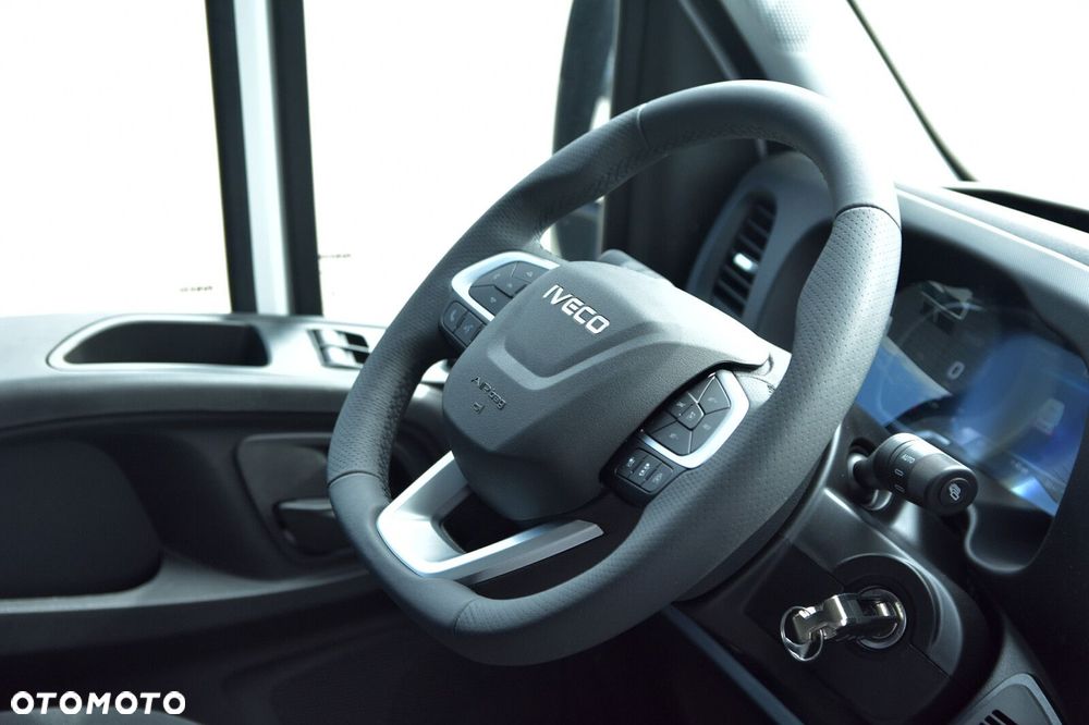 Iveco Daily Furgon Brygadówka | 35S18HA8V | Automat AT8 | Zabudowa 7 os - 23