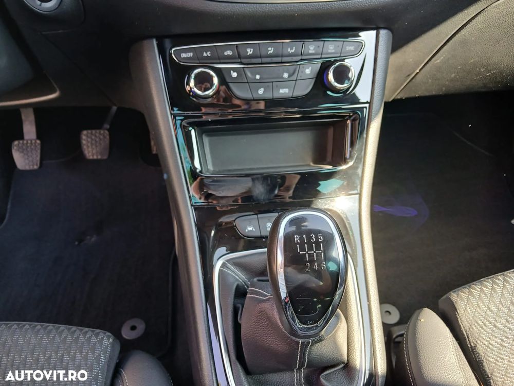 Opel Astra 1.6 CDTI ECOTEC Start/Stop Dynamic - 9