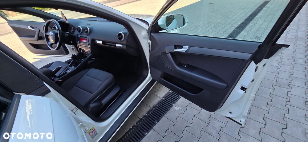 Audi A3 Sportback 1.6 TDI DPF S line Sportpaket - 18