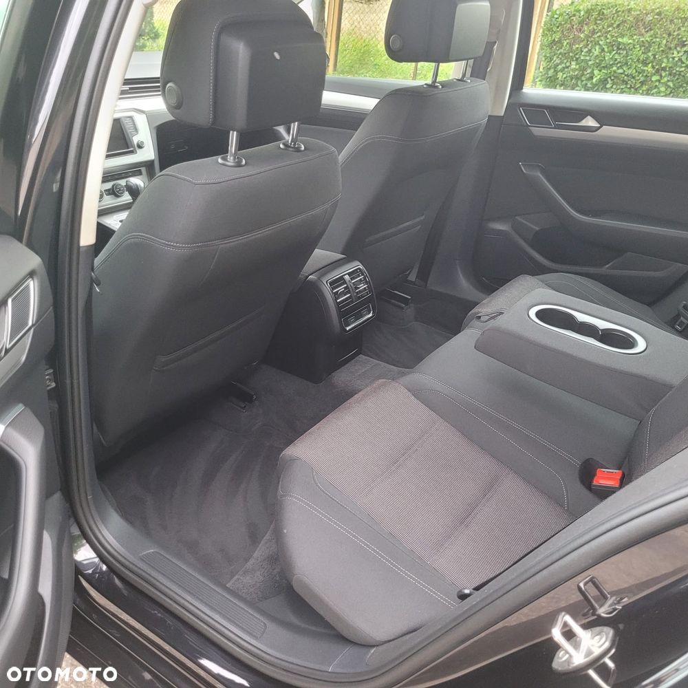 Volkswagen Passat - 17