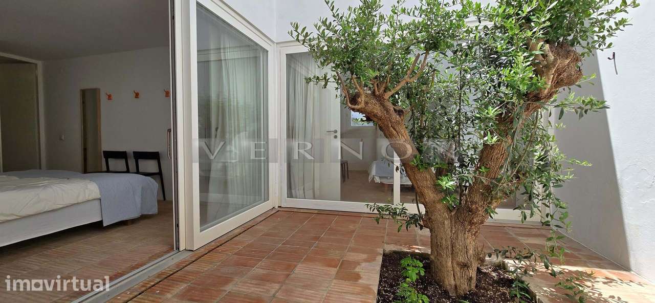 Moradia Moderna Renovada com Vista Mar e Rooftop no Centro de Carvoeir - Grande imagem: 3/27