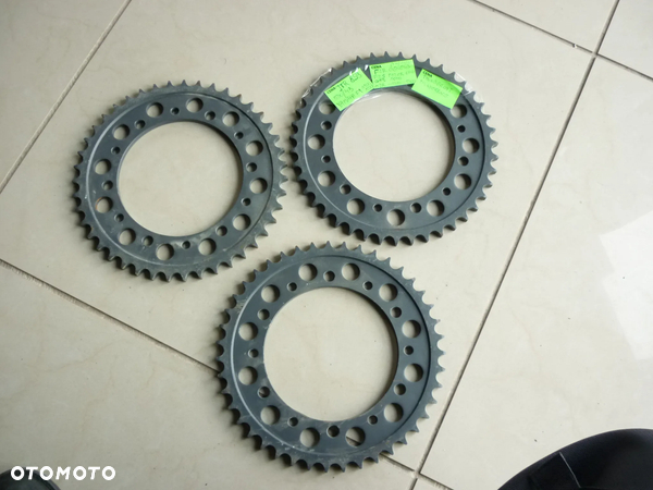 JTR859-43 zębatka napędowa tył Yamaha FJ1100 /1200  FZR600/1000 GTS 1000 XJR 1200/1300 YZF 600/1000