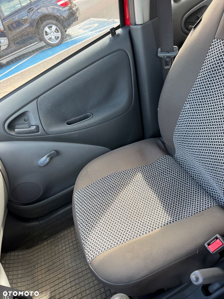 Toyota Yaris 1.0 Base - 9
