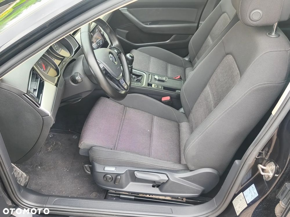 Volkswagen Passat Variant 2.0 TDI (BlueMotion Technology) Highline - 11
