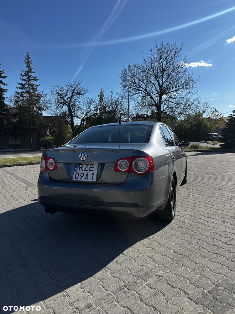 Volkswagen Jetta - 3