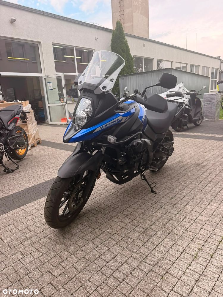 Suzuki V-STROM - 1