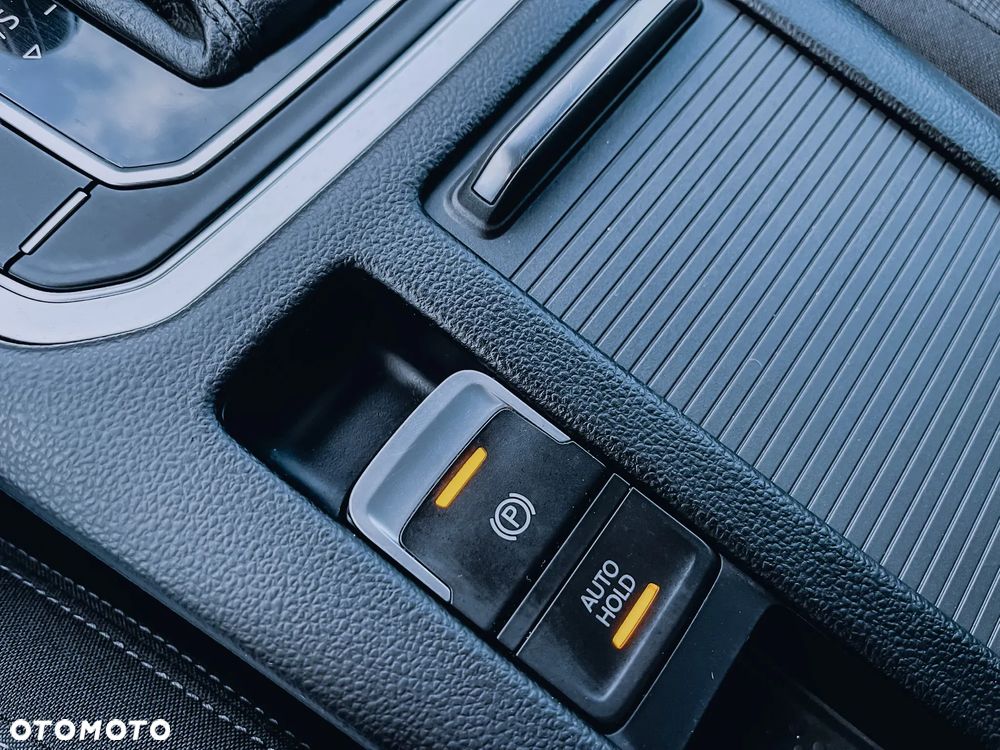 Volkswagen Passat 1.4 TSI BlueMotion Technology DSG Comfortline - 22