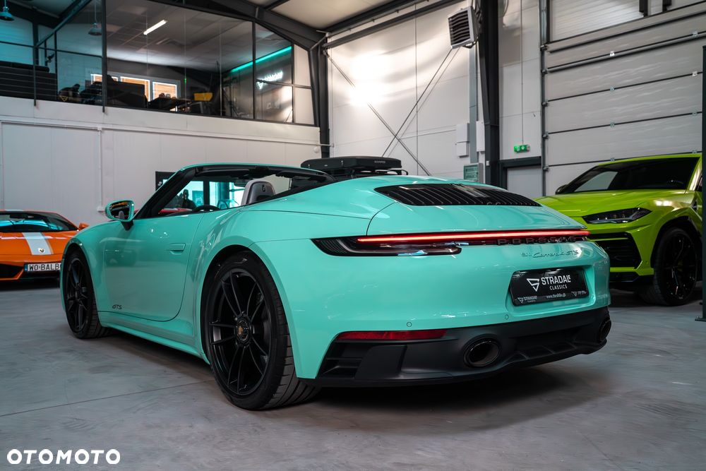 Porsche 911 Carrera 4 GTS - 3