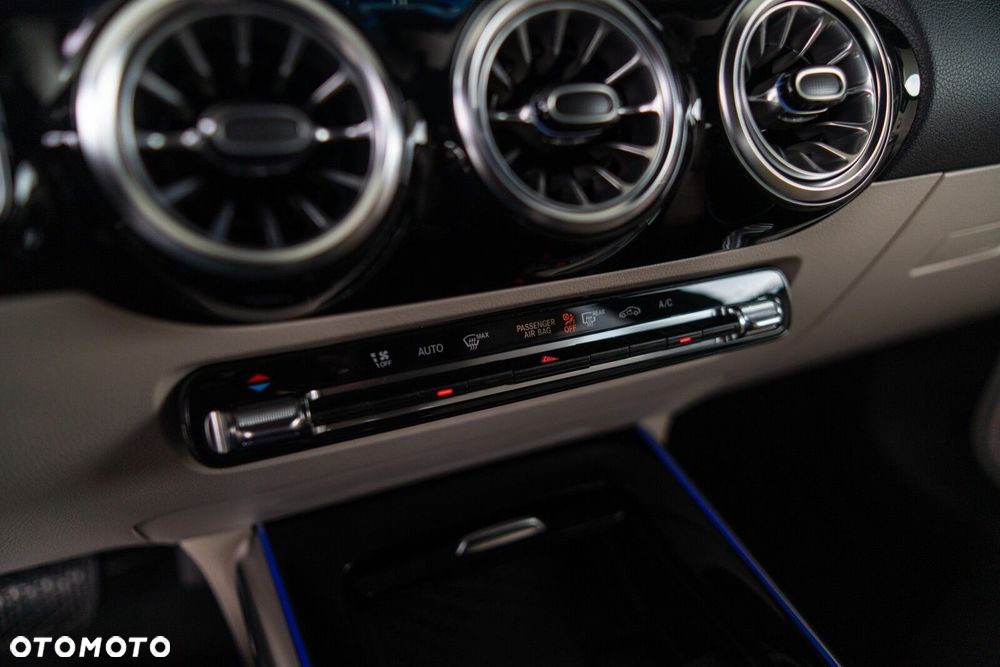 Mercedes-Benz GLA - 19