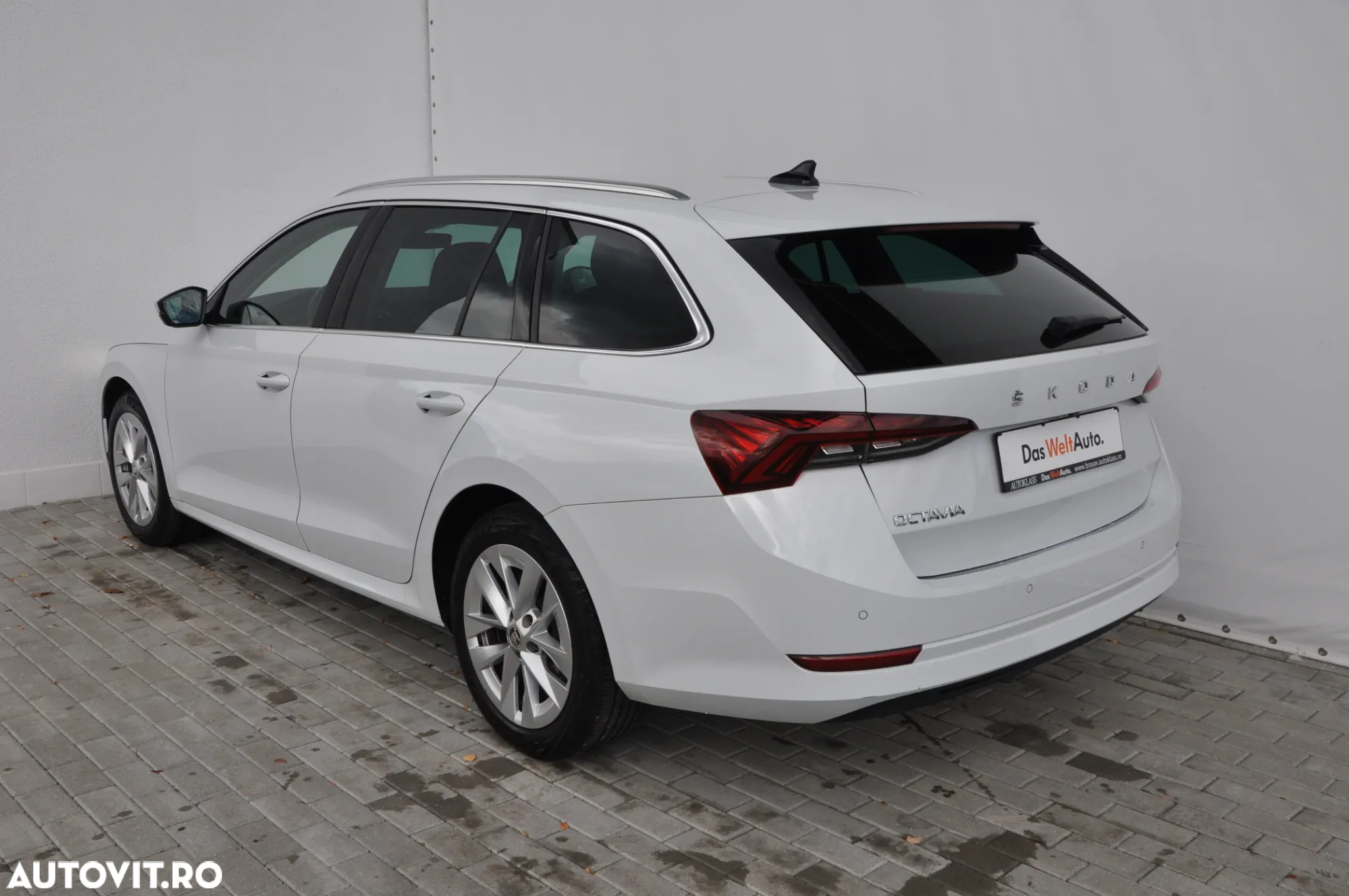 Skoda Octavia Combi 2.0 TDI DSG Ambition - 3