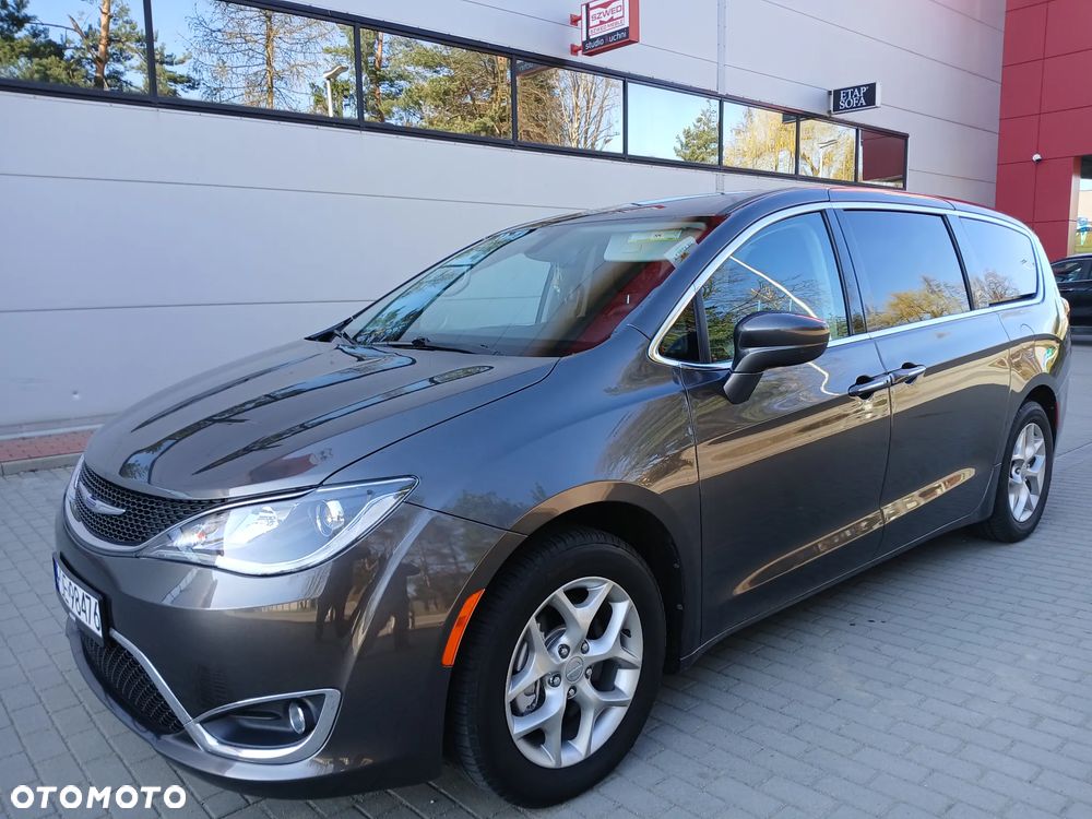 Chrysler Pacifica - 1