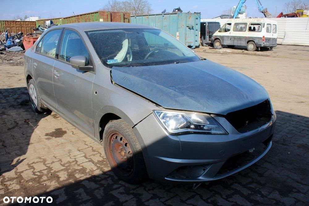 Seat Toledo IV 2015 1.2TSI CBZB Sedan (MASKA, ZDERZAK, LAMPA, BŁOTNIK, DRZWI, SZYBA, FOTEL) - 2