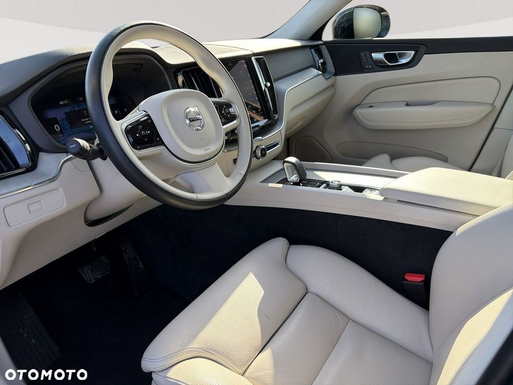 Volvo XC 60 B4 D AWD Plus Dark - 8