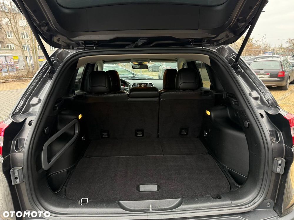 Jeep Cherokee - 23