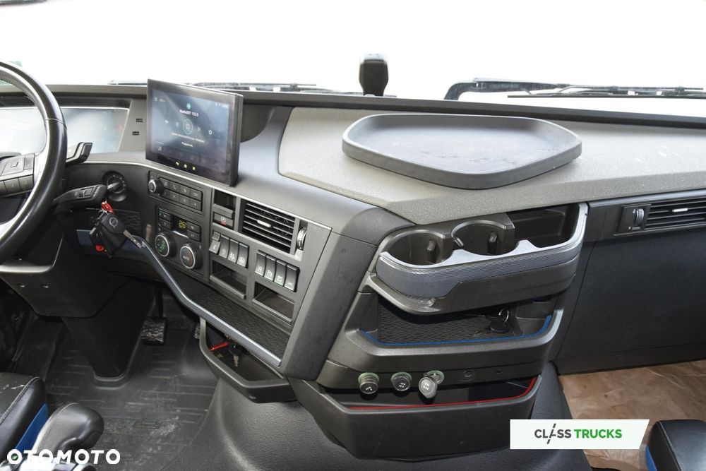 Volvo FH 460 Globetrotter XL Varios i-Save - 13