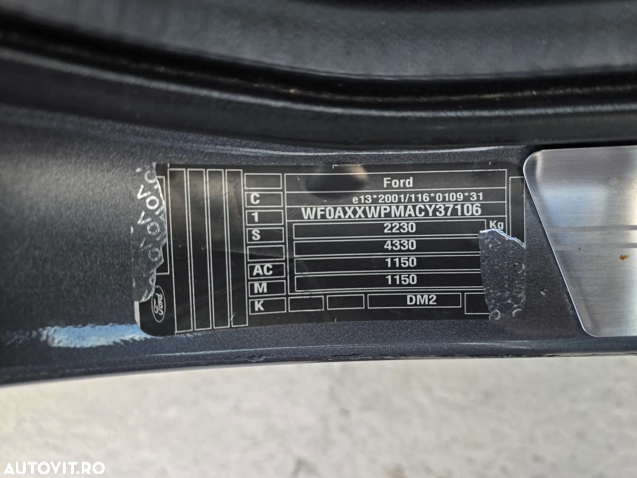 Ford Kuga 2.0 TDCi 4WD Powershift Titanium - 41
