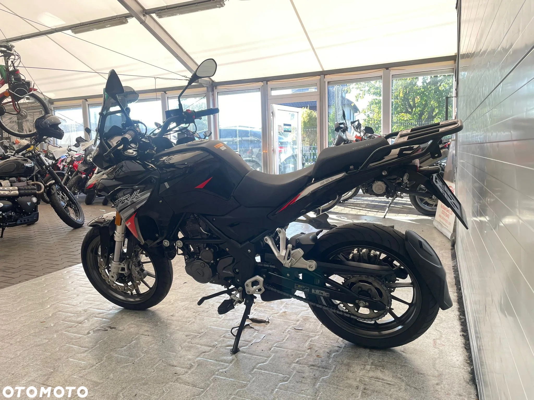 Benelli TRK 251 - 12