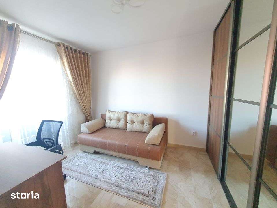 Apartament cu 3 camere, 55 mp, etaj intermediar, cu parcare, zona Petr — fotografia 2