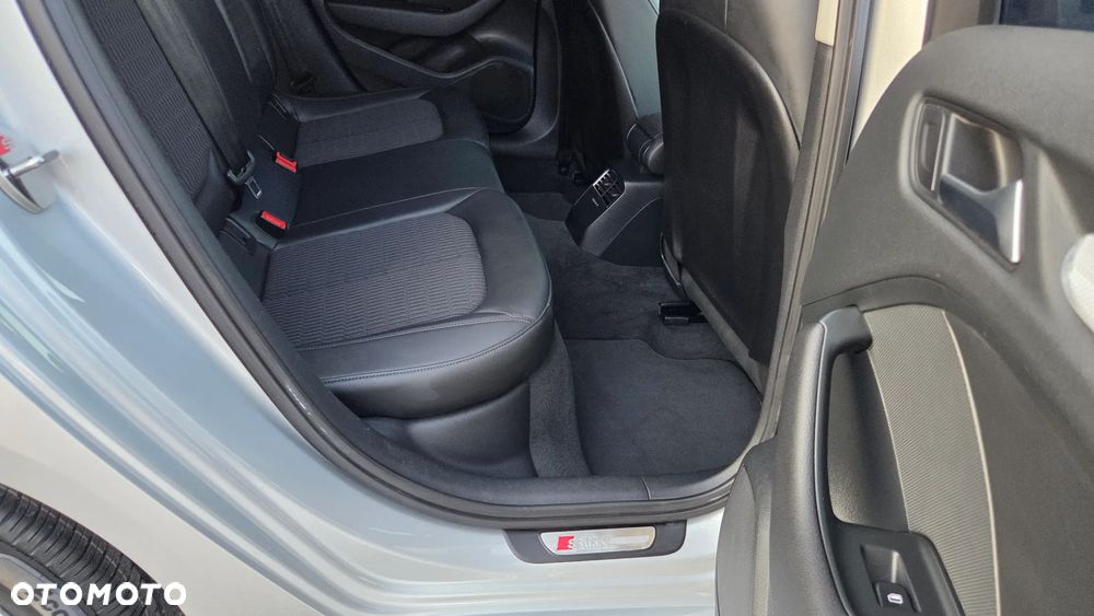 Audi A3 Sportback 2.0 TDI S line Sportpaket - 32