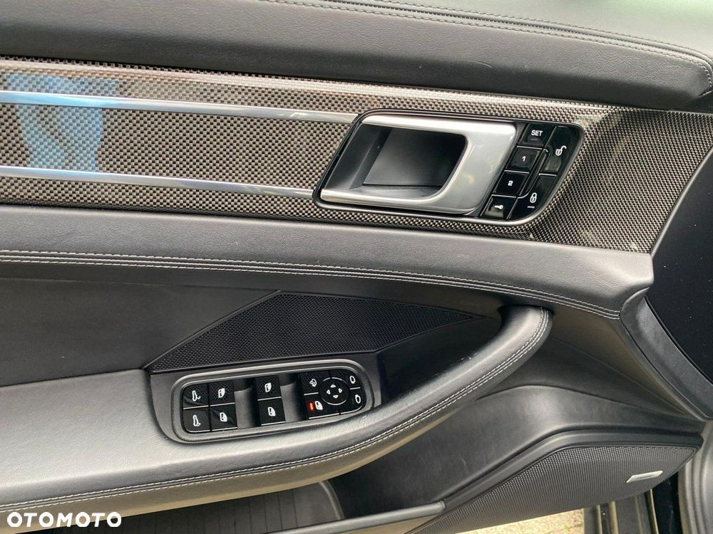 Porsche Panamera - 21
