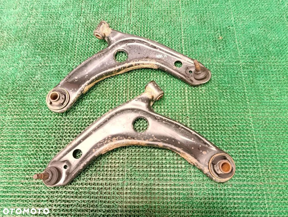 TOYOTA YARIS 11-19r Wahacz Przód Prawy Lewy - 1