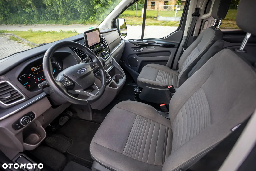 Ford Tourneo Custom 320 L2H1 VA Autm Titanium - 10