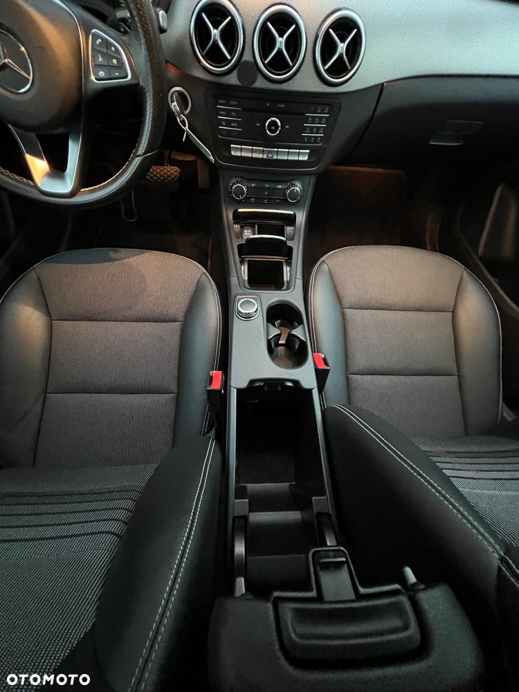 Mercedes-Benz Klasa B 180 7G-DCT Urban - 28