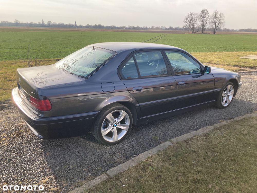 BMW Seria 7 740i - 28