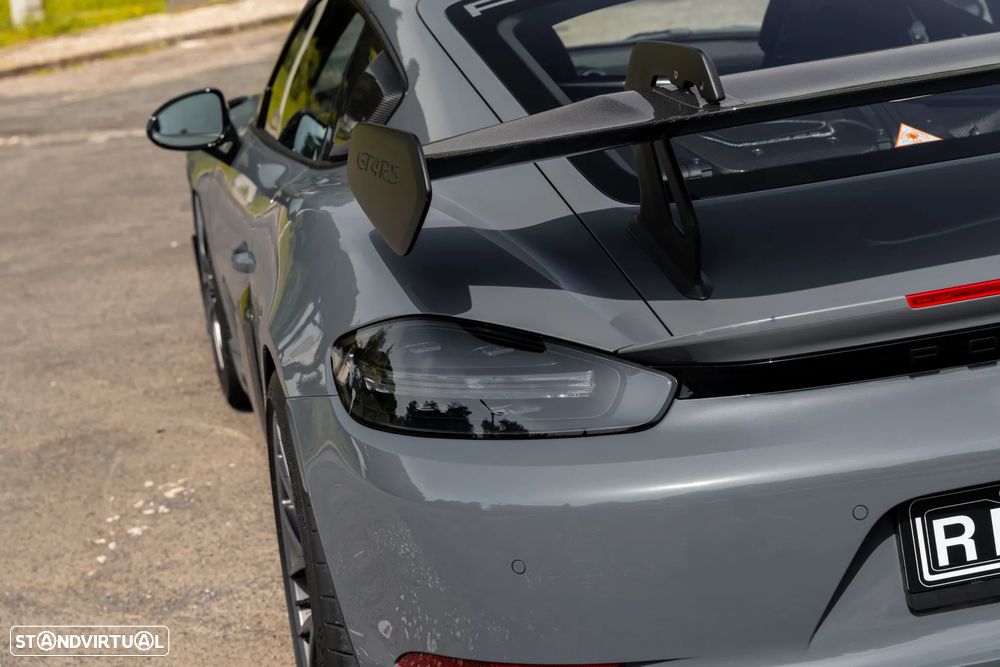 Porsche 718 Cayman GT4 RS - 10