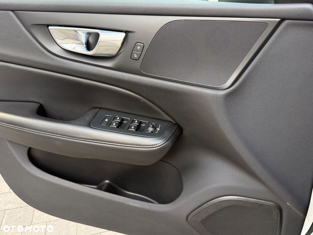 Volvo V60 B3 B DKG Momentum - 13