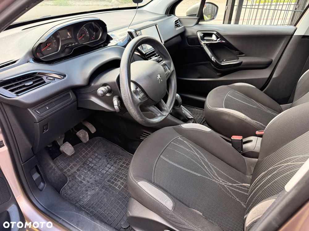 Peugeot 208 1.2 PureTech Style - 10