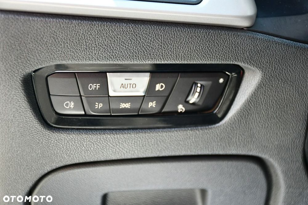 BMW Seria 3 320d mHEV - 26