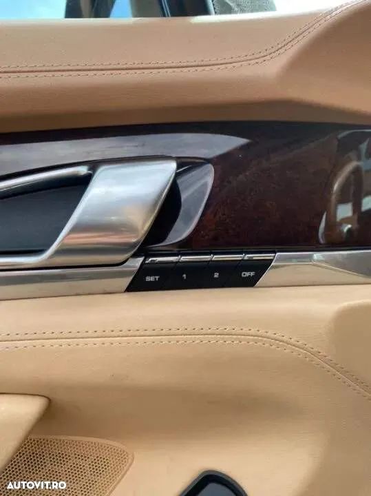 Porsche Panamera Turbo PDK - 20